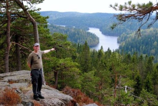 På Tonekollens topp med utsikt mot Måsjøen, sommeren 2013. Foto: Fr. VESLE-BERNHARD
